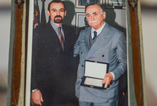 O fundador do escritório recebendo homenagem na Ordem dos Advogados do Brasil  (Fotos: Pedro Amora)
